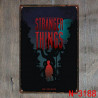 PLAQUE EN ÉTAIN STRANGER THINGS 30 X 20 CM